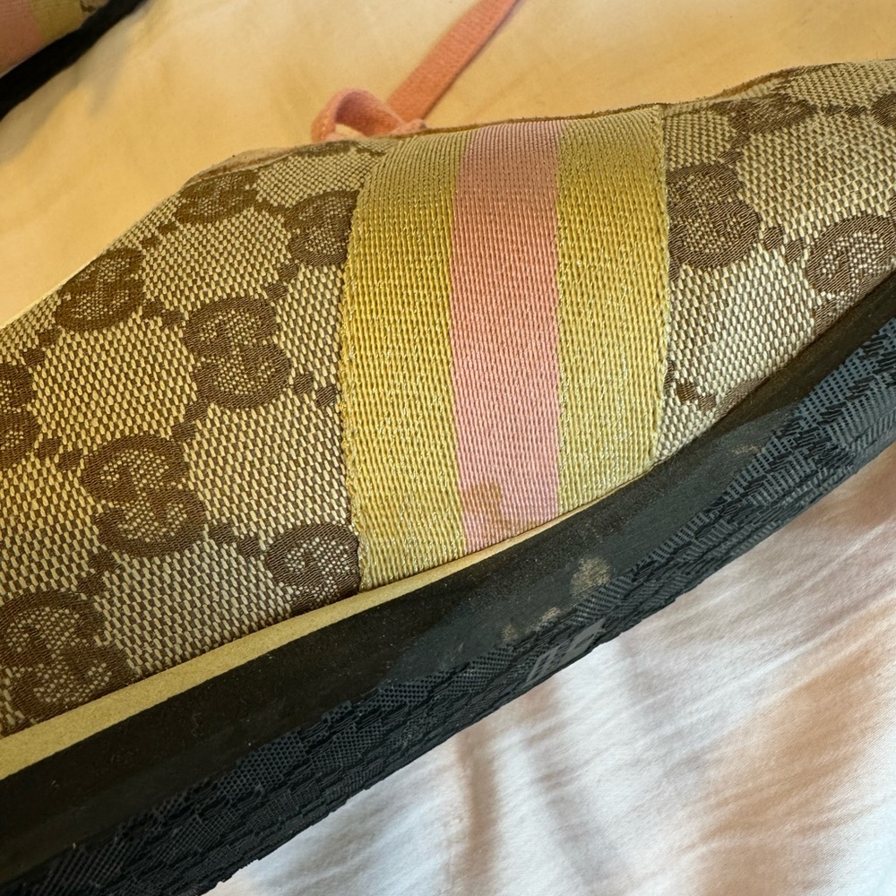 Gucci Logo Sneaker - Picture 7 of 10